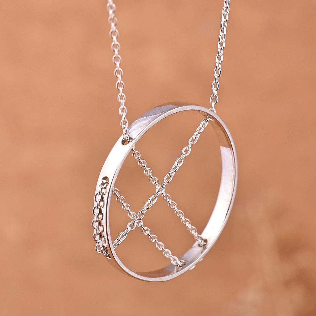 925 Silver Necklace with Circular Pendant & Interlaced Chain - Circular Elegance